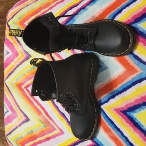 Dr. Martens Air Wair 1460 Originals 8-Eye, Women's 7 / Mens 6 Unisex